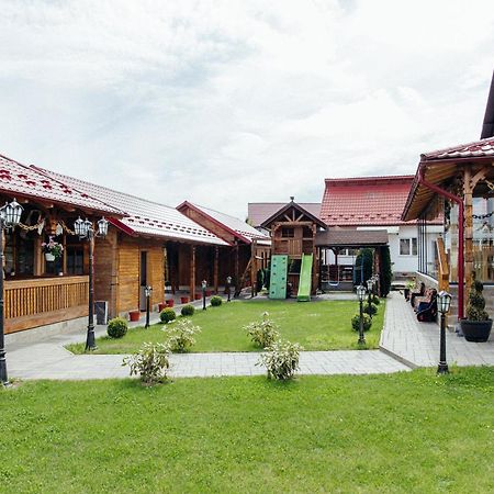 Casa Alexandru - Locul In Care Te Simti Acasa Hotel Viseu de Jos Ngoại thất bức ảnh