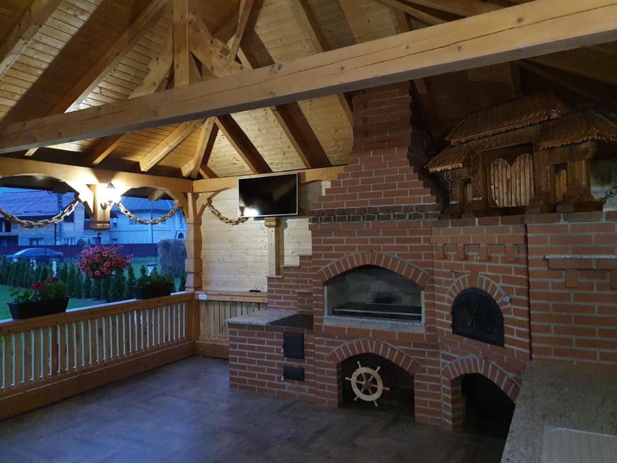 Casa Alexandru - Locul In Care Te Simti Acasa Hotel Viseu de Jos Ngoại thất bức ảnh