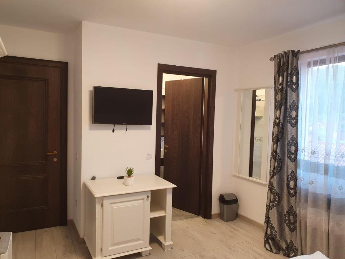 Casa Alexandru - Locul In Care Te Simti Acasa Hotel Viseu de Jos Ngoại thất bức ảnh